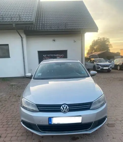 VOLKSWAGEN Jetta 