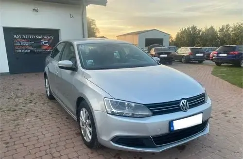 VOLKSWAGEN Jetta 