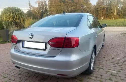 VOLKSWAGEN Jetta 