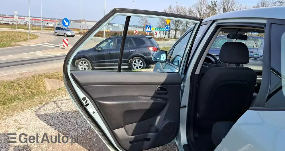 KIA Carens 2.0 CVVT LX Basis