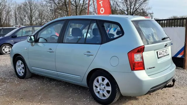 KIA Carens 2.0 CVVT LX Basis