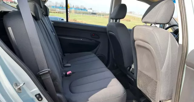 KIA Carens 2.0 CVVT LX Basis