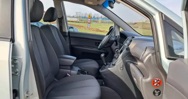 KIA Carens 2.0 CVVT LX Basis