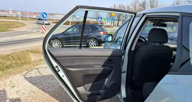 KIA Carens 2.0 CVVT LX Basis