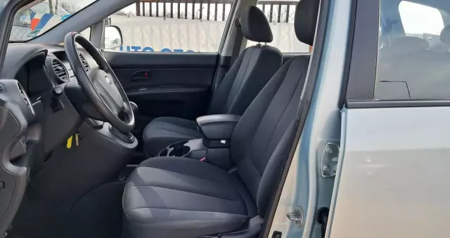 KIA Carens 2.0 CVVT LX Basis