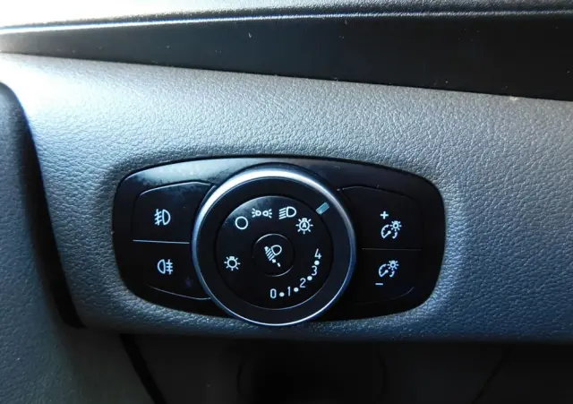 FORD Transit Custom Kombi 320 L2H1 Trend