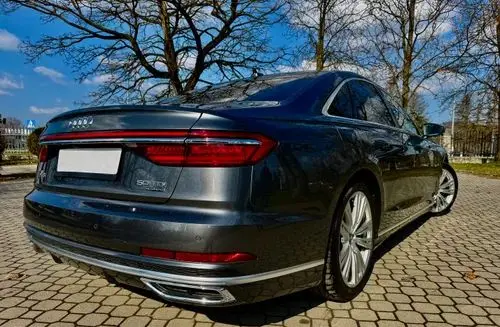AUDI A8 