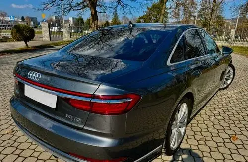 AUDI A8 