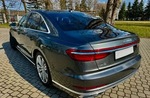 AUDI A8 