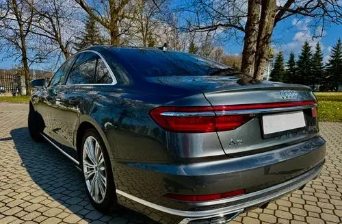 AUDI A8 