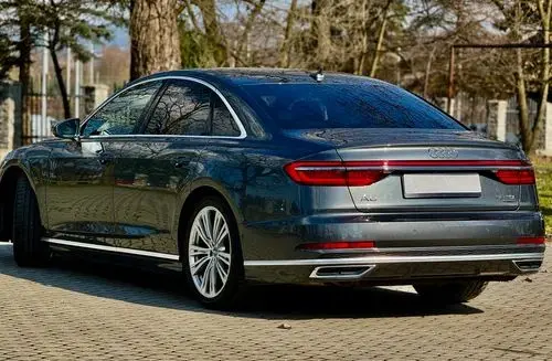 AUDI A8 