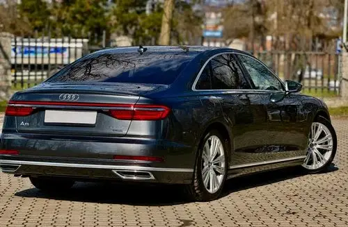 AUDI A8 