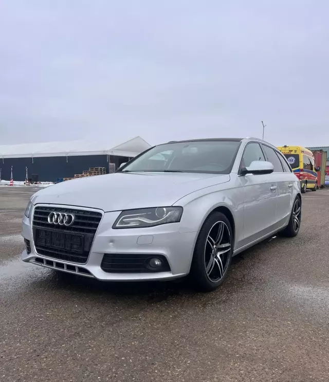 AUDI A4 