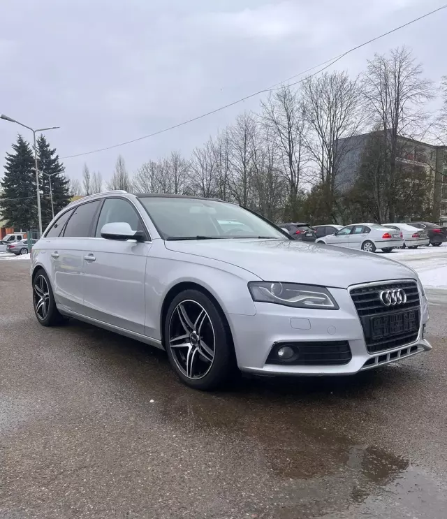 AUDI A4 