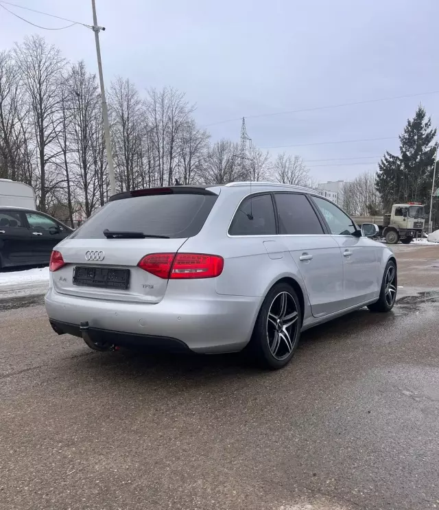 AUDI A4 