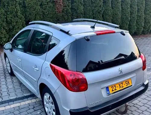 PEUGEOT 207 