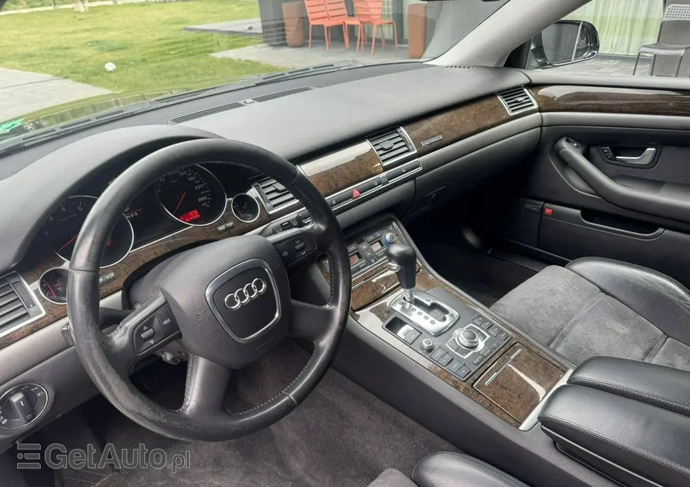 AUDI A8 