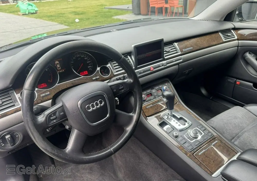 AUDI A8 