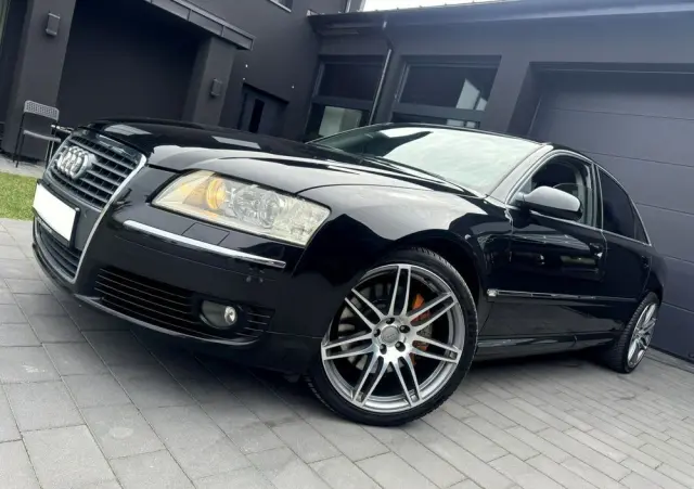 AUDI A8 