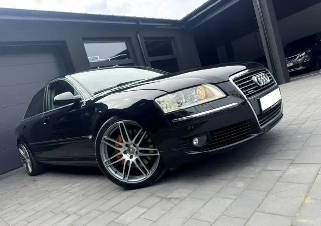 AUDI A8 