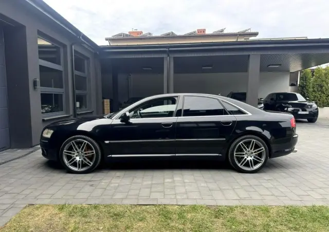 AUDI A8 
