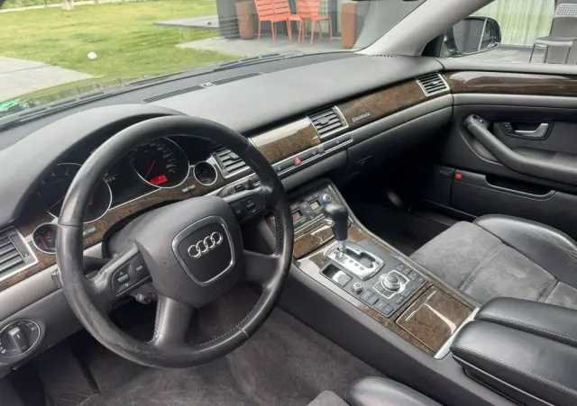 AUDI A8 