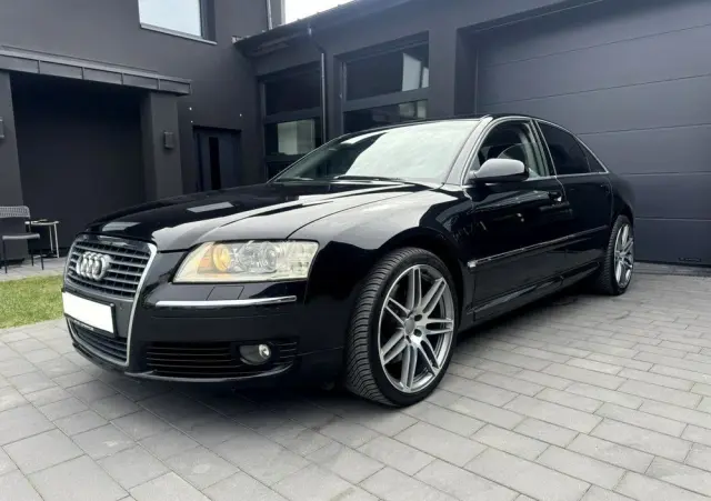 AUDI A8 