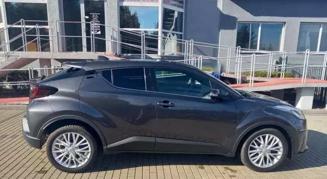 TOYOTA C-HR 