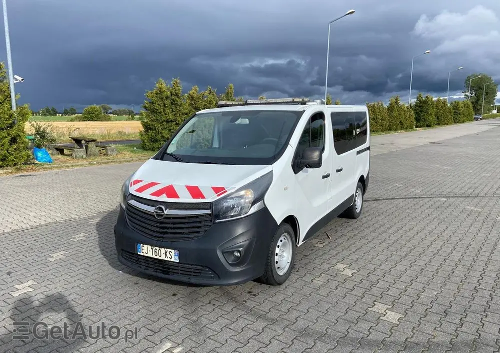 OPEL Ambulans Karetka vivaro 