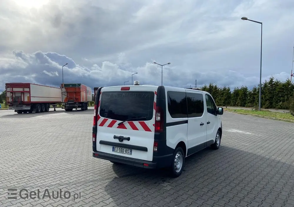 OPEL Ambulans Karetka vivaro 