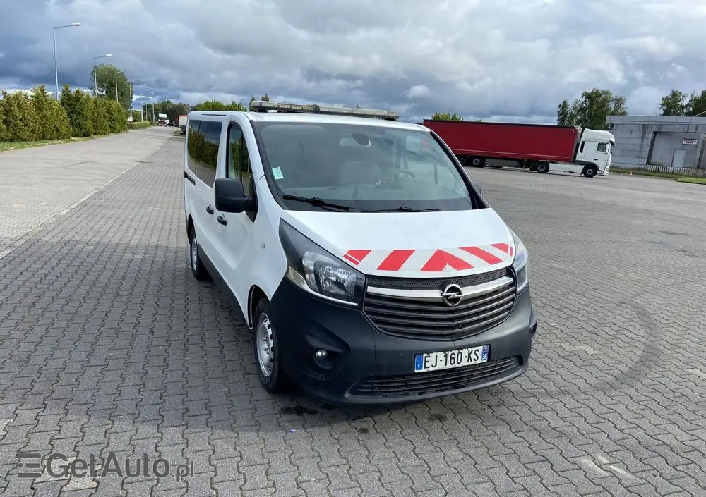OPEL Ambulans Karetka vivaro 