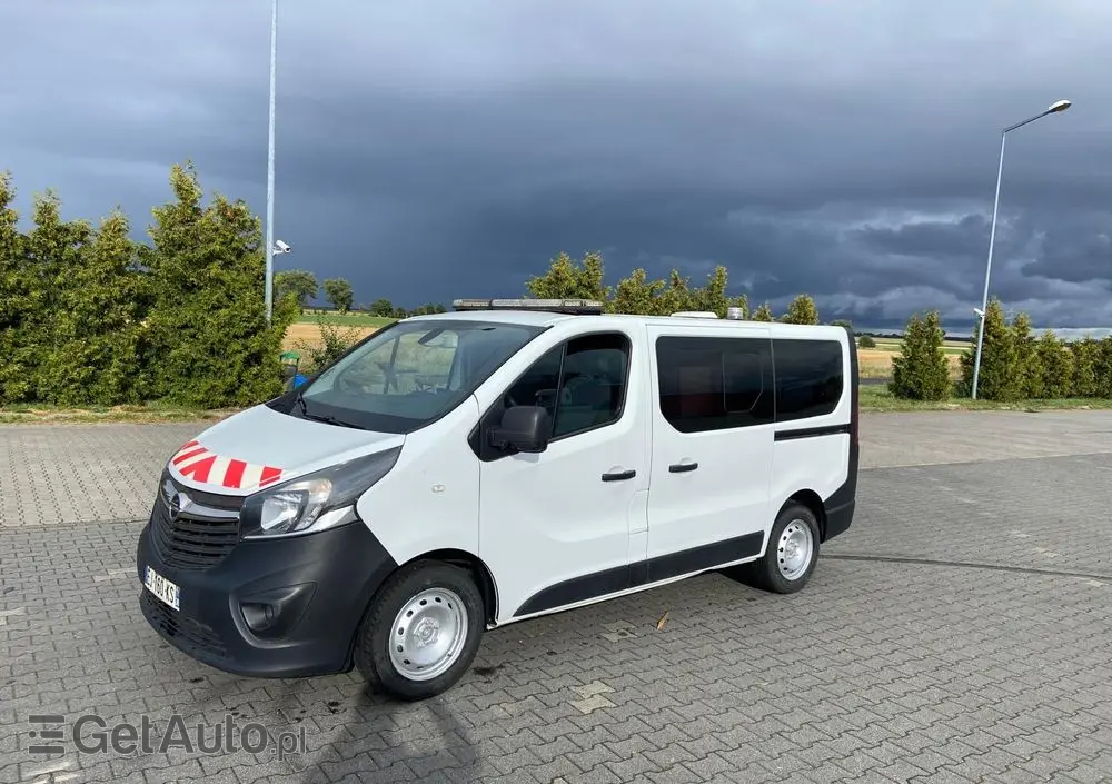 OPEL Ambulans Karetka vivaro 