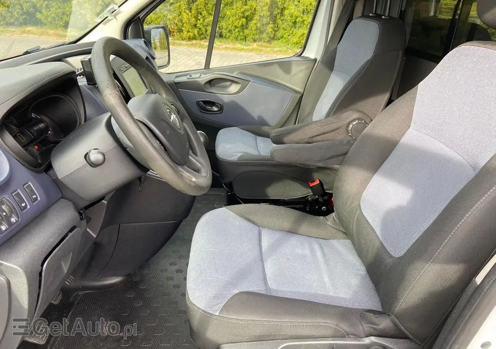 OPEL Ambulans Karetka vivaro 