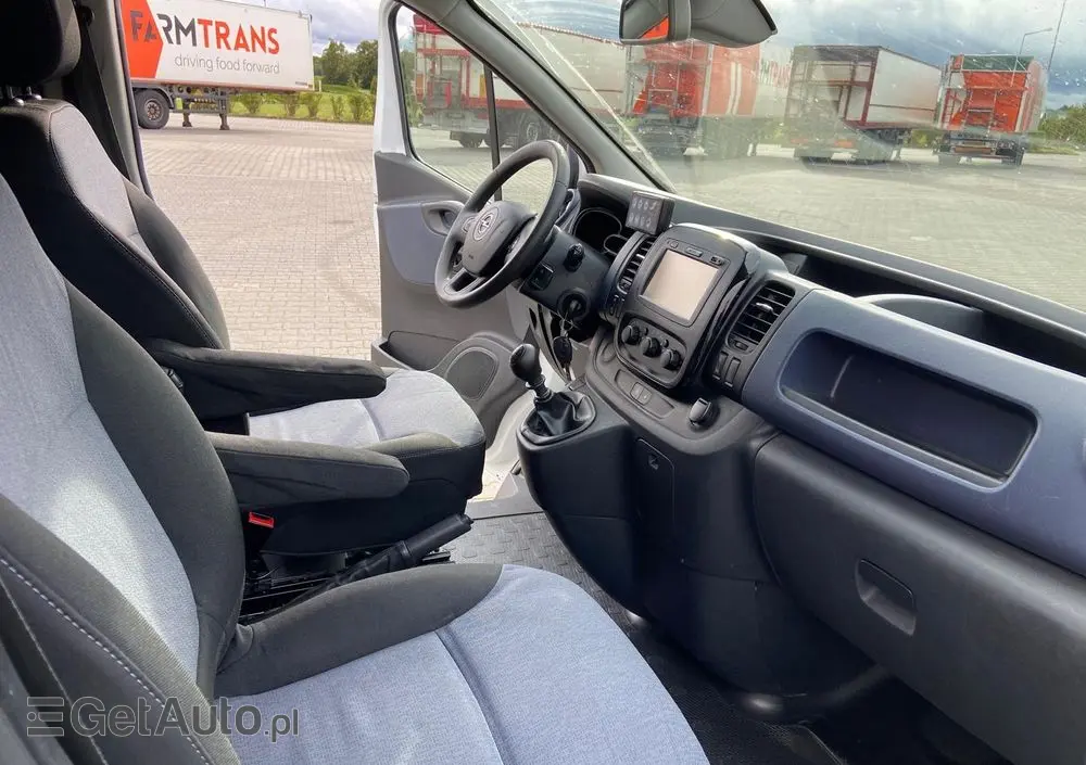 OPEL Ambulans Karetka vivaro 