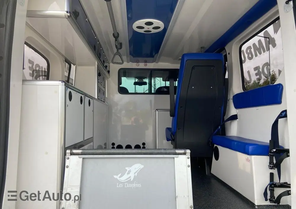 OPEL Ambulans Karetka vivaro 