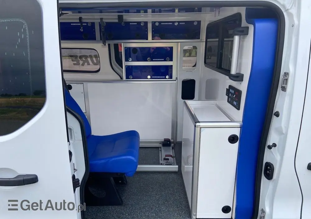 OPEL Ambulans Karetka vivaro 