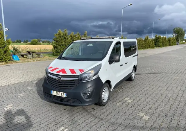 OPEL Ambulans Karetka vivaro 