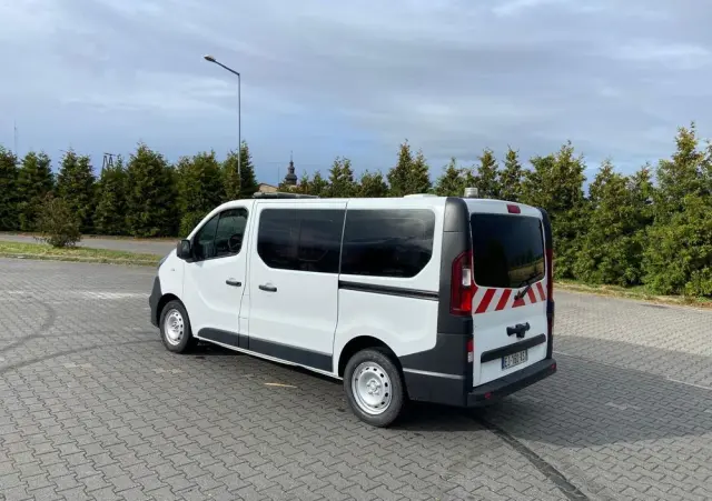 OPEL Ambulans Karetka vivaro 