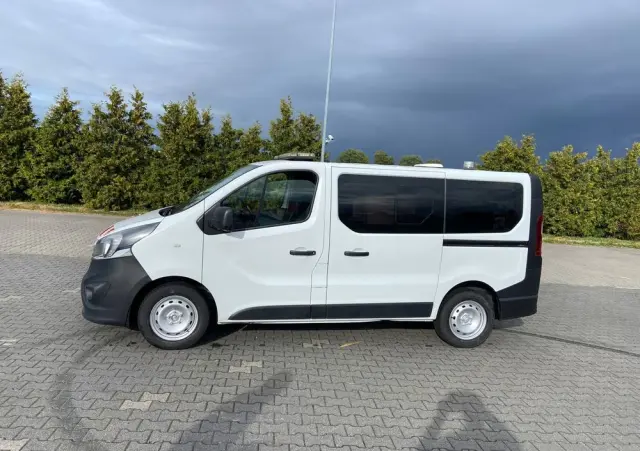 OPEL Ambulans Karetka vivaro 