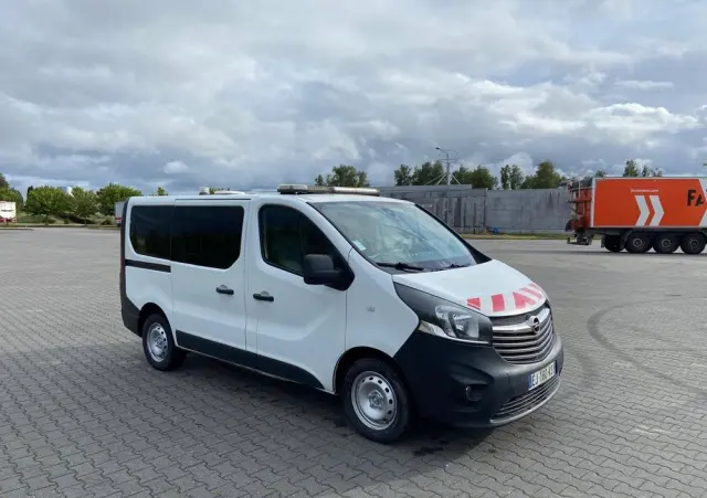 OPEL Ambulans Karetka vivaro 