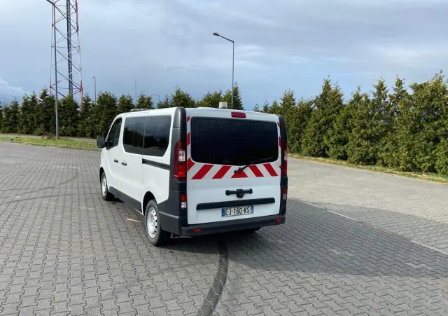 OPEL Ambulans Karetka vivaro 