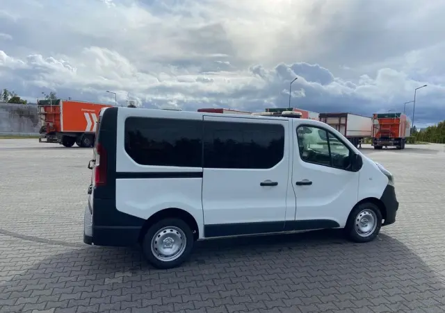 OPEL Ambulans Karetka vivaro 