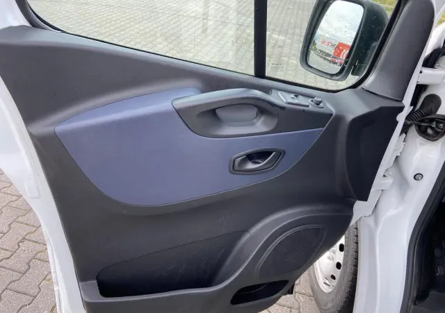 OPEL Ambulans Karetka vivaro 