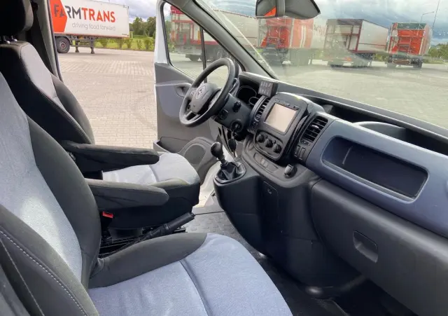 OPEL Ambulans Karetka vivaro 