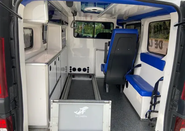 OPEL Ambulans Karetka vivaro 