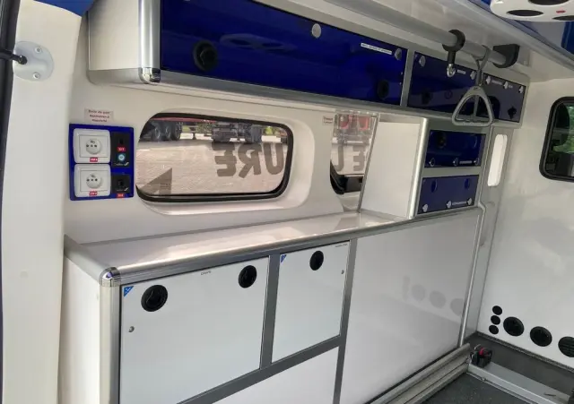 OPEL Ambulans Karetka vivaro 