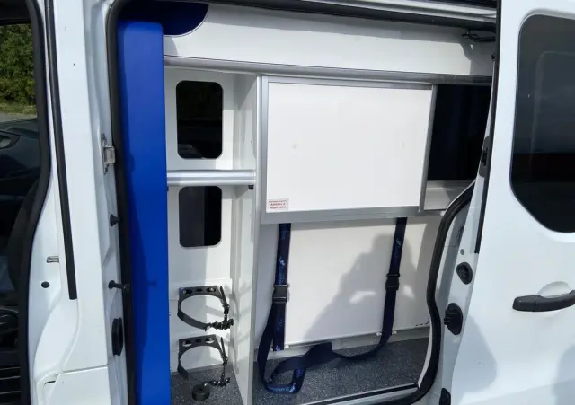 OPEL Ambulans Karetka vivaro 