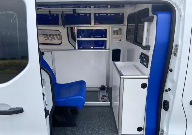 OPEL Ambulans Karetka vivaro 