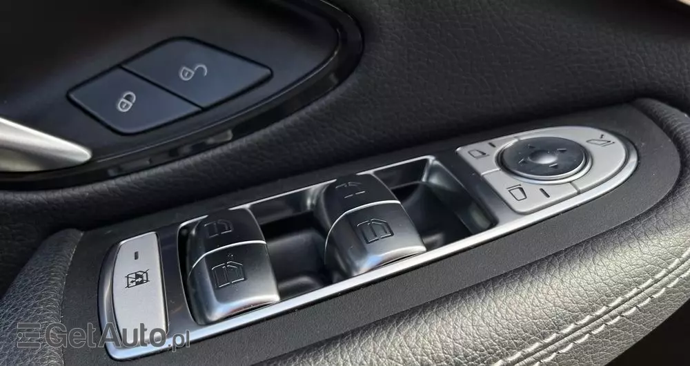 MERCEDES-BENZ Klasa C 300 de 9G-TRONIC