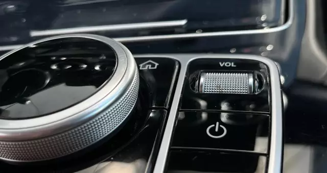 MERCEDES-BENZ Klasa C 300 de 9G-TRONIC